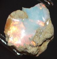 Edelstein L-7635 – Äthiopischer Opal roh 15x14mm 5.00 Karat