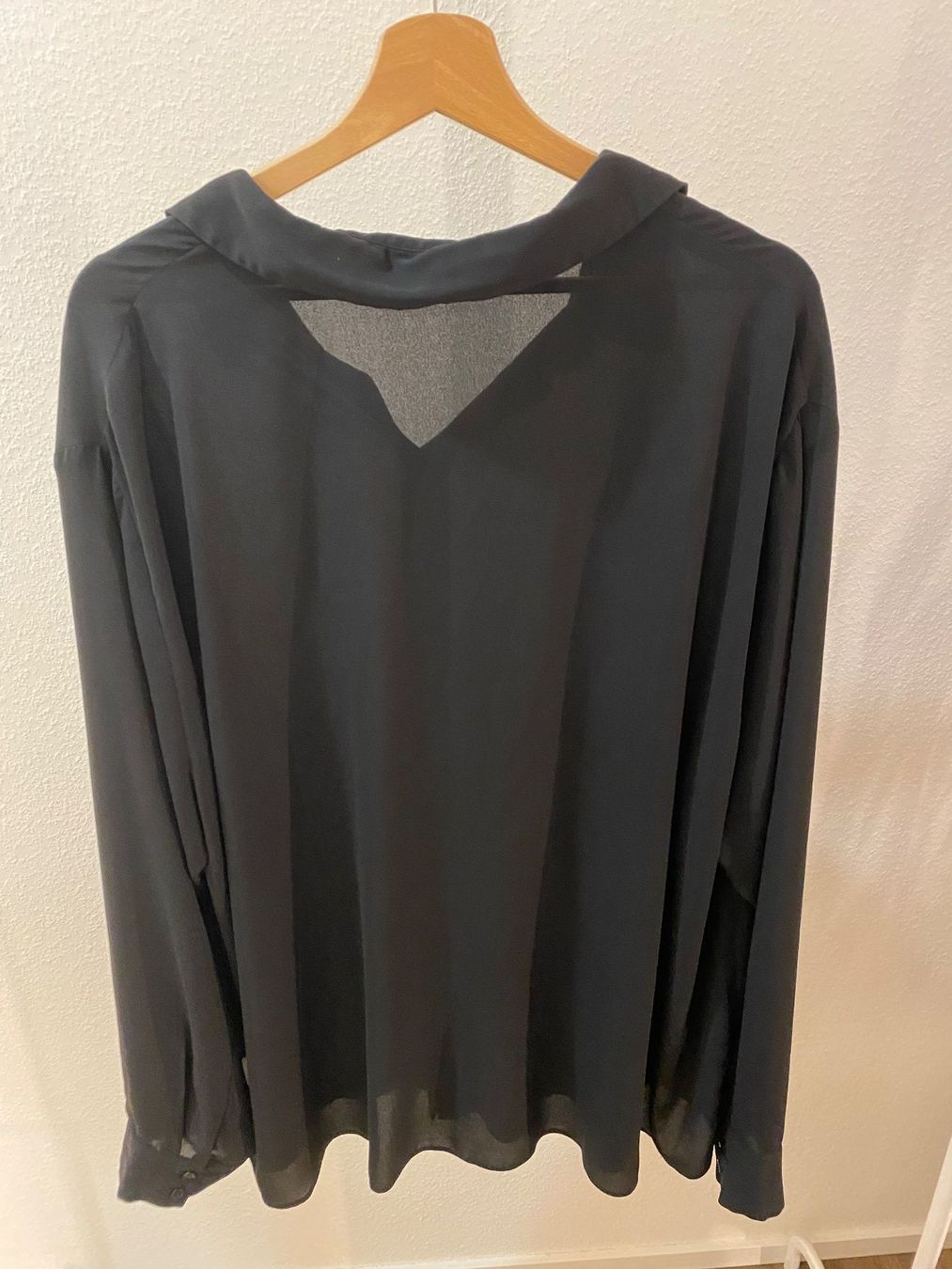 Asos Camicette: Asos Bluse luftig mit Knöpfen schwarz Gr. 52 – Usato da Pratteln venduto da a23_j2gs 1