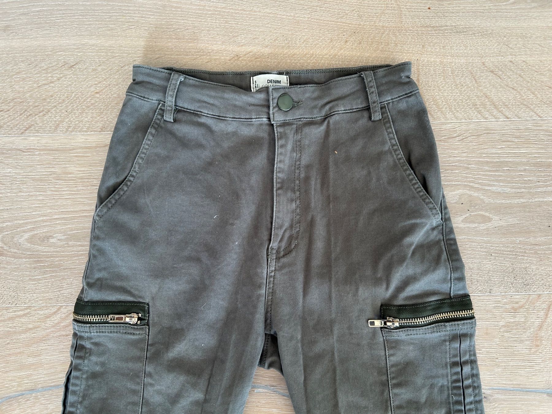 Tally Weijl Pantaloni: Grüne Cargo-Hose Grösse 32 – Usato da Niederhelfenschwil venduto da aur_ms6f 1