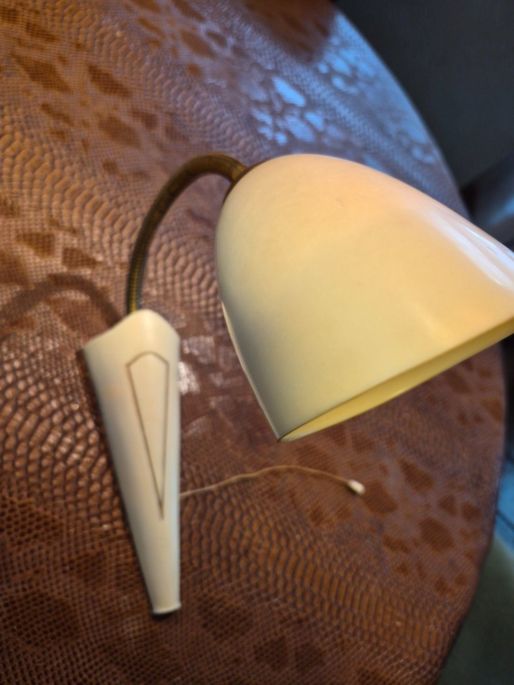Lampade: 1 applique en laiton et bakélite – Usato da charmoille venduto da mir_my9f