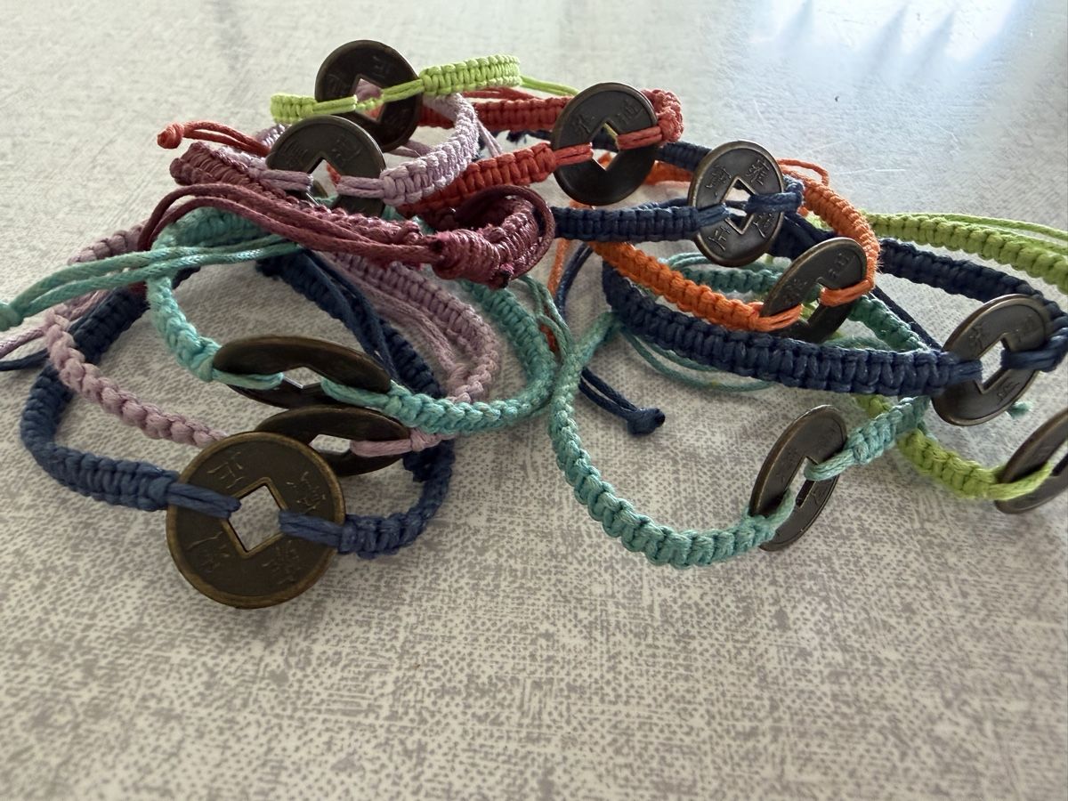 Bracelets: 12 Glücksarmbänder aus Bali – D'occasion à Zürich par linevini 4