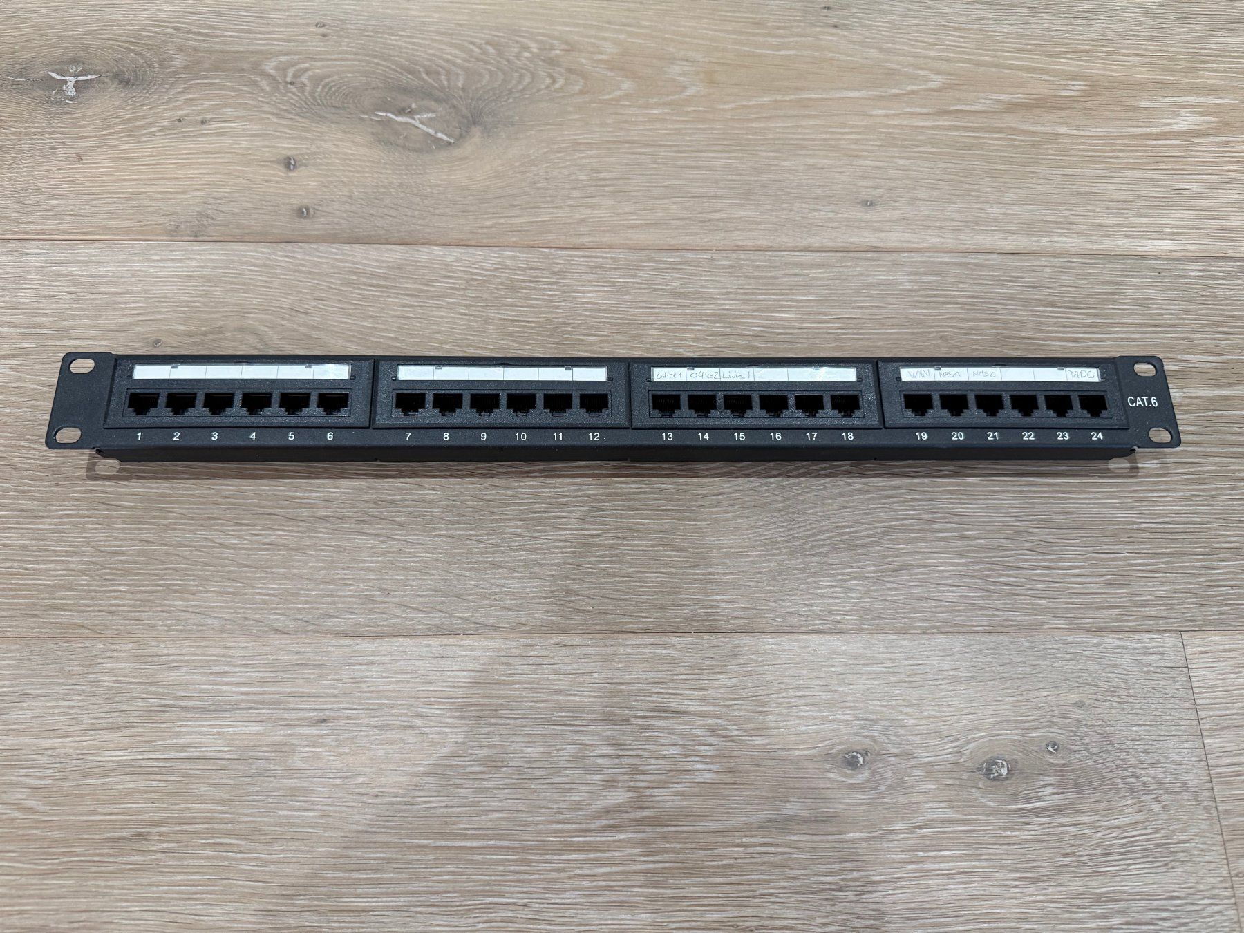 Elektronikbauteile: Patchpanel 24 Port Cat6, 19" 1HE – Gebraucht aus Aathal-Seegräben von jweberch