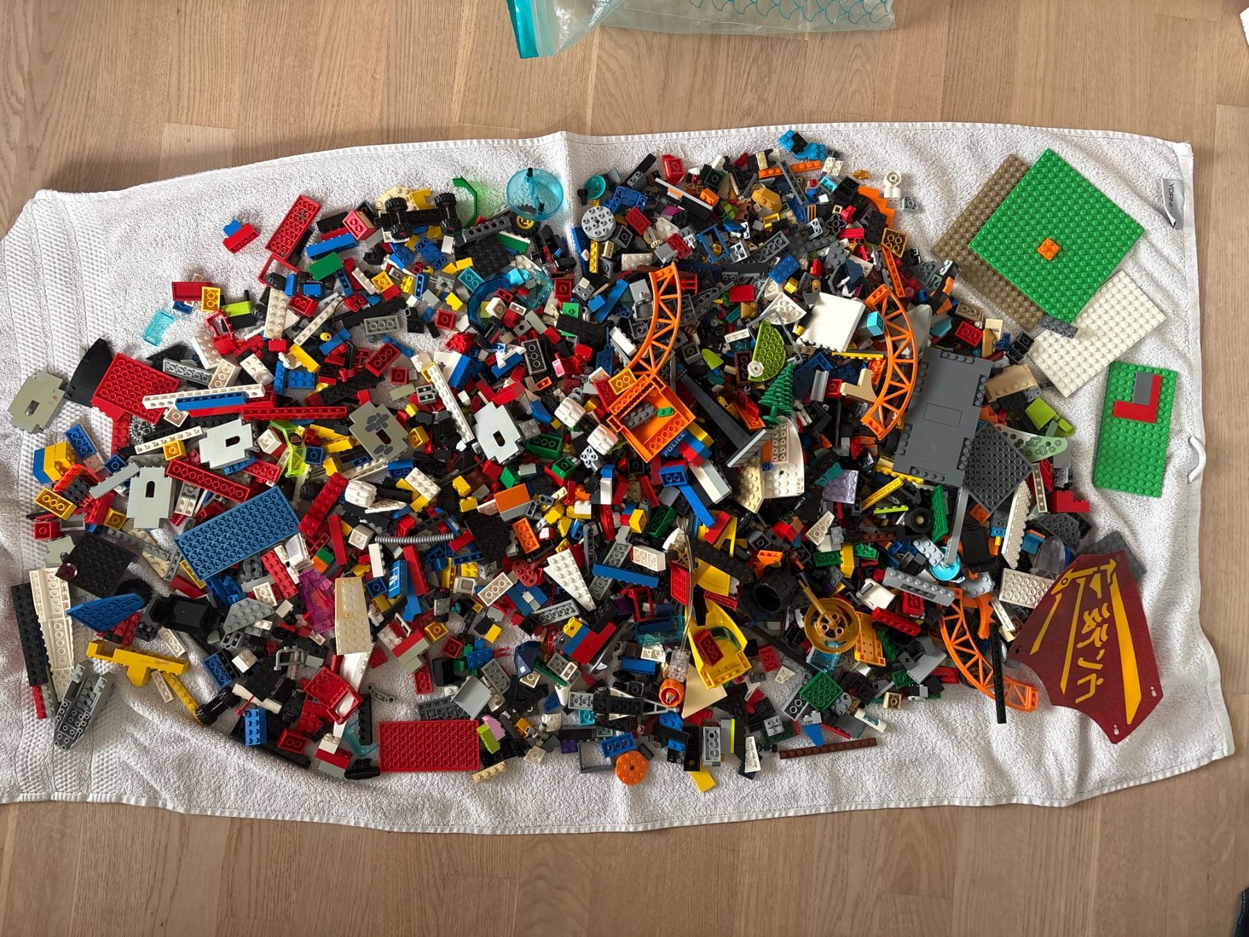 Lego Baukästen: 3kg Lego mit Burgteilen – Gebraucht aus Elgg von Jo_Naj