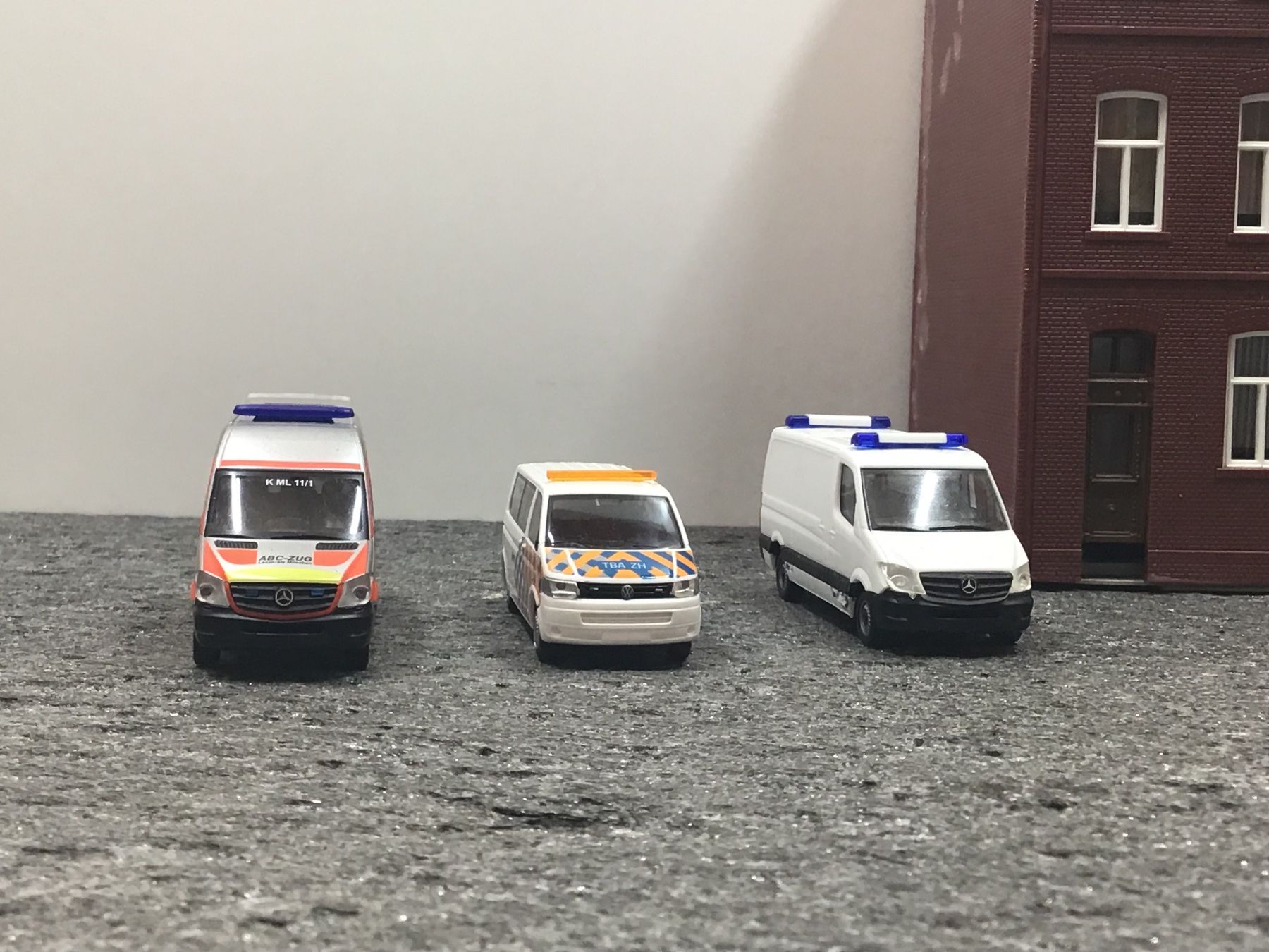 Herpa Modellini d'auto: HERPA 1:87 H0 MB SPRINTER, VW T5 – Usato da Männedorf venduto da Spezial-Modelle