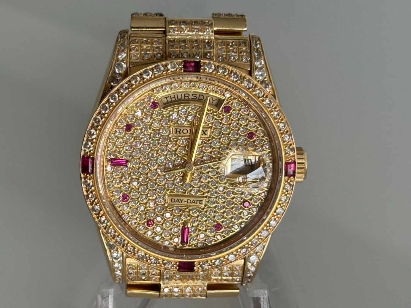 Rolex Orologi: Rolex Day-Date 18K Gold mit Brillianten – Usato da Uhwiesen venduto da fel_5ghs