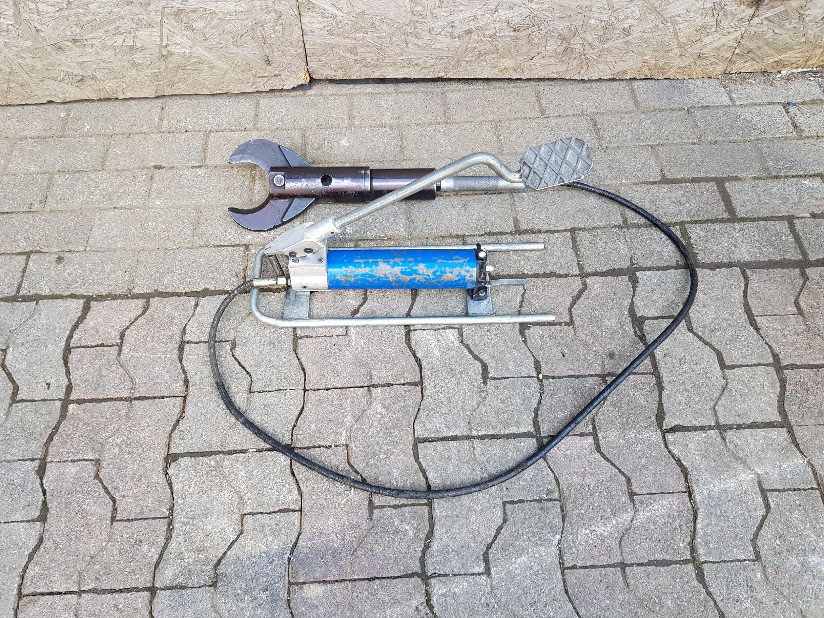 Tutti gli attrezzi: Hydraulische Kabelschere, Feuerwehr Schere Rettungsschere – Usato da Brunnadern venduto da p.....