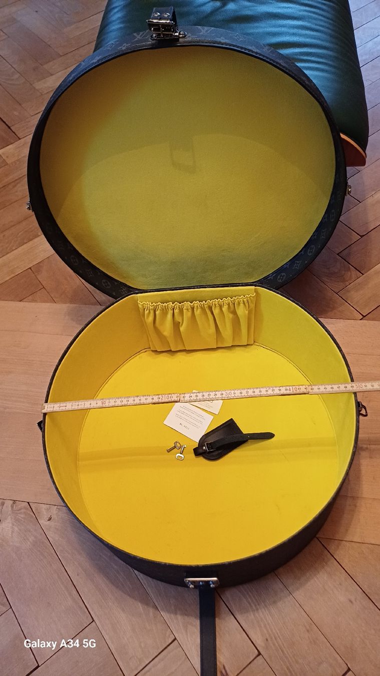 Louis Vuitton Reisekoffer: Louis Vuitton LV Hutschachtel – Gebraucht aus St. Gallen von DiesundDas. 2