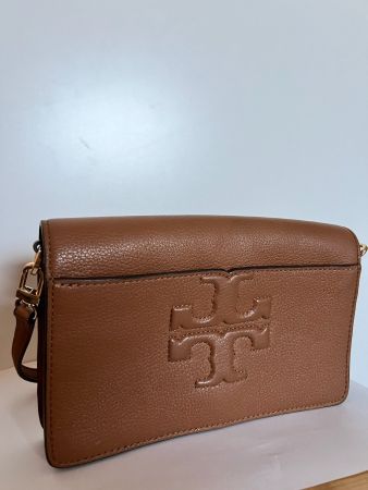 Tory Burch – Braun Leder-Crossbody mit grossem Logo