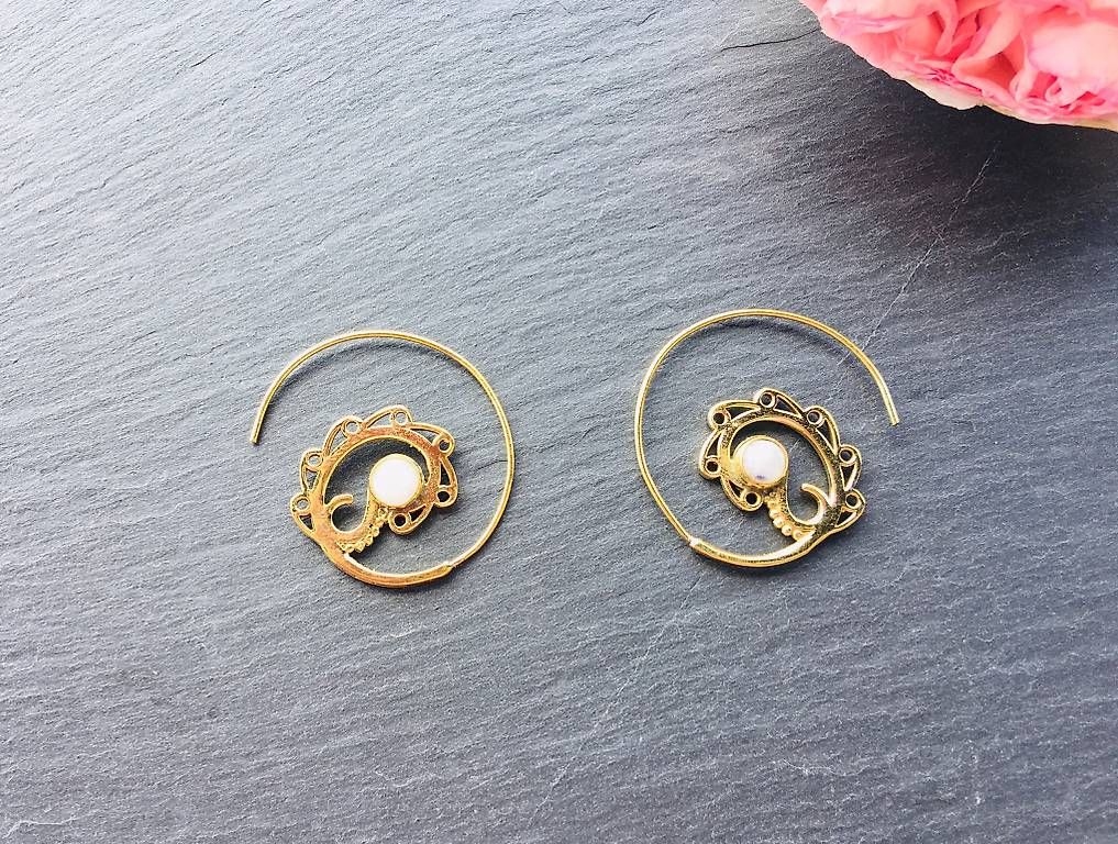 Boucles d'oreille: Neue Spiral-Ohrringe mit Stein – D'occasion à Oberwil b. Zug par Temuera 3