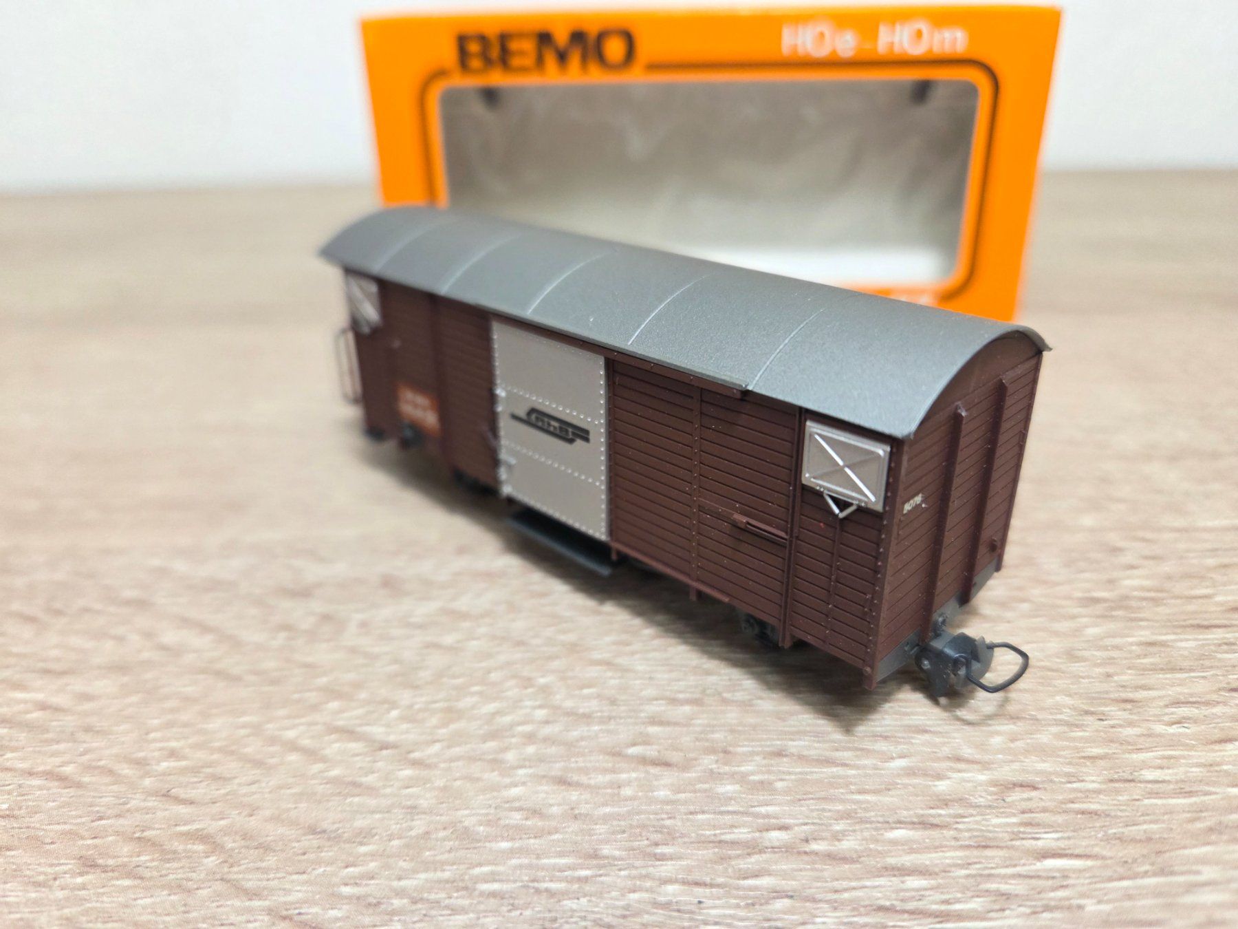 Bemo Modellini di ferrovie: Bemo 2250 Güterwagen RhB H0m – Usato da St-Aubin-Sauges venduto da Lo_Go 3