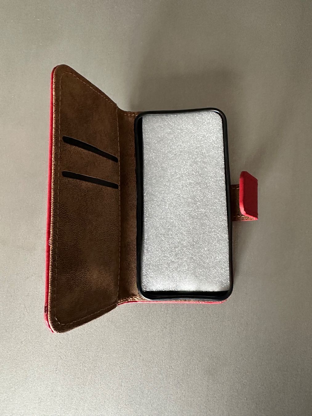 Covers & Schutzfolien: iPhone SE (2016) / 5 / 5S Echtleder Cover mit Kartenfächer – Neu und originalverpackt aus Horw von Nietz 1