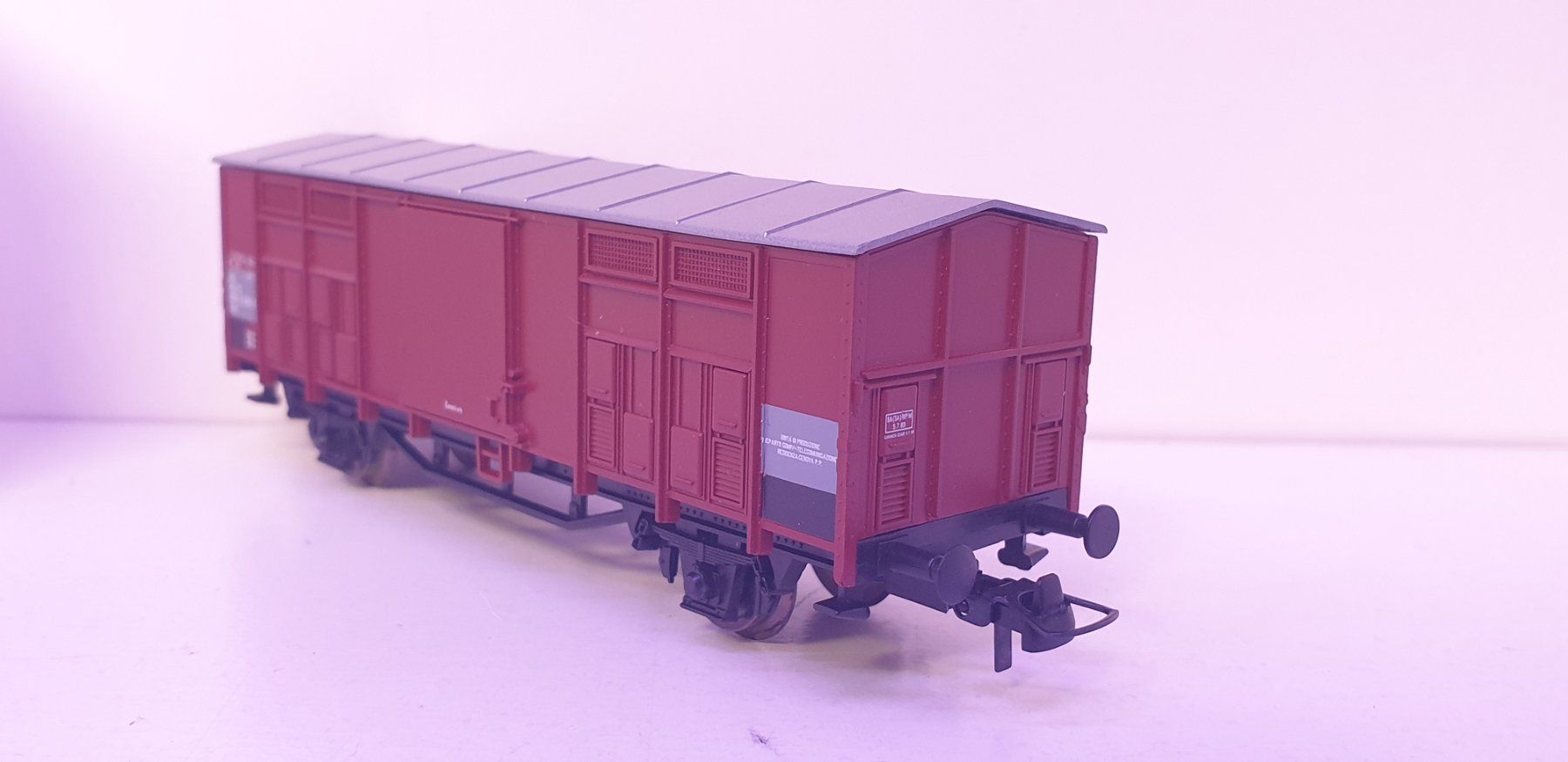 Roco Modellini di ferrovie: Roco FS Spitzdach Güterwagen 46000.4 – Usato da Neuenhof venduto da ludovicco 4