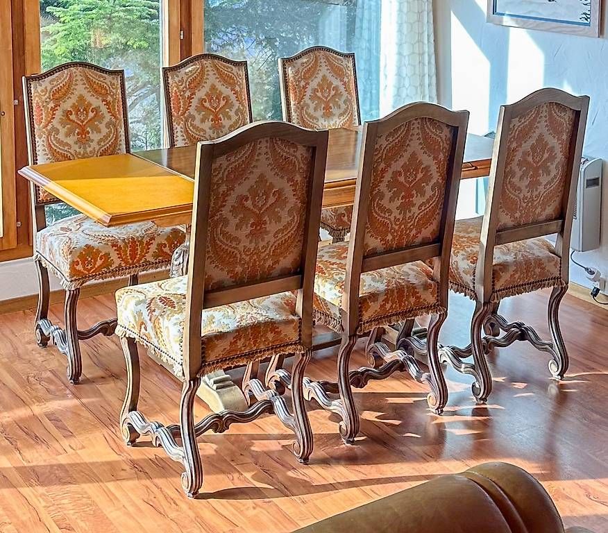 Set di tavolo e panche: Tisch mit 6 Gobelin-Stühle – Usato da Arlesheim venduto da artbeti