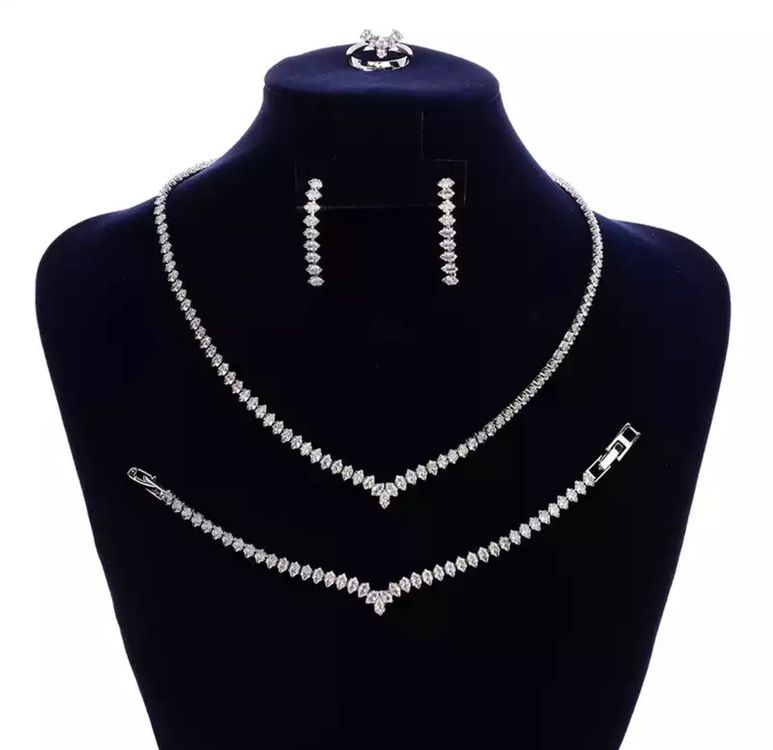 RIVA Schmuckset Mit Halskette & Ohrringen Aus 18K Gelbgold Vergoldet | Rundschliff Zirkonia, Einfaches Design, 4 Farben