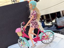 Barbie Puppe mit Fahrrad und Helm, gebraucht