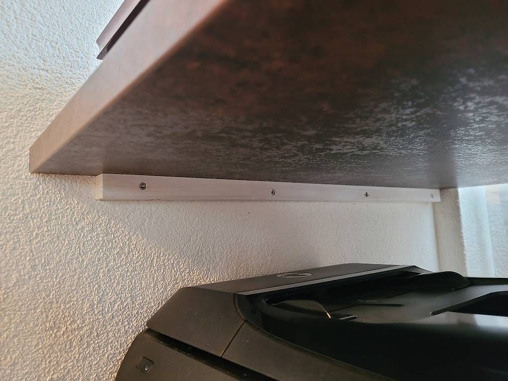 Scrivanie: moderner einseitig angebauter Bürotisch – Usato da Nottwil venduto da al.antenen 2
