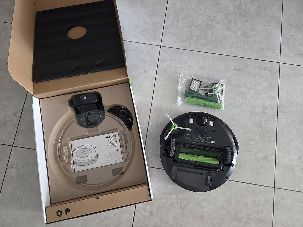 Irobot Staubsauger & Zubehör: iRobot Roomba e5 e5158 mit Ladestation, Ersatzteilen und OVP – Gebraucht aus Dagmersellen von Jasmina_lina 1
