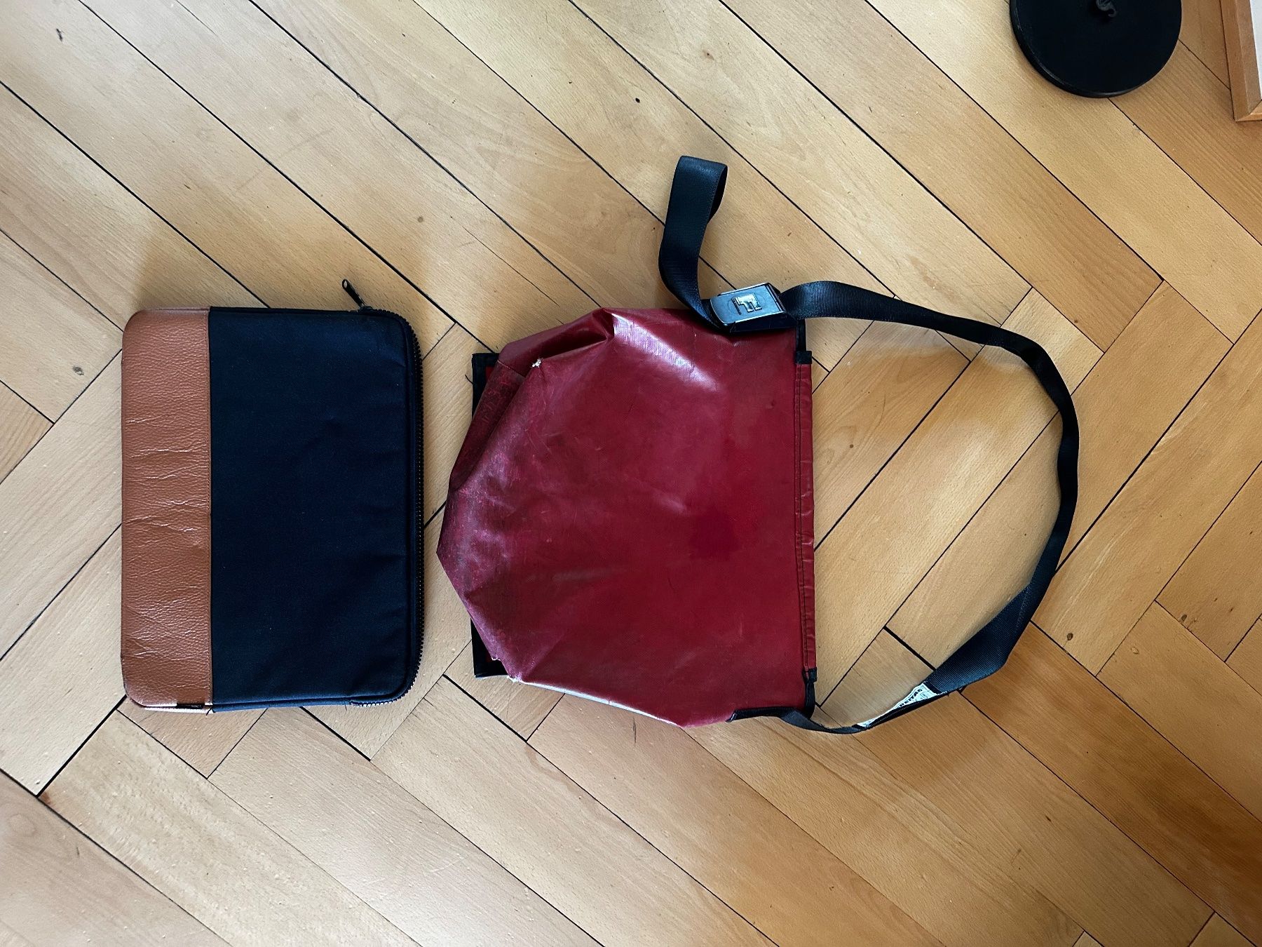 Freitag Borse: Rot-Weisse Freitagtasche + gratis Laptop Case – Usato da Zürich venduto da mor_5ptw 1