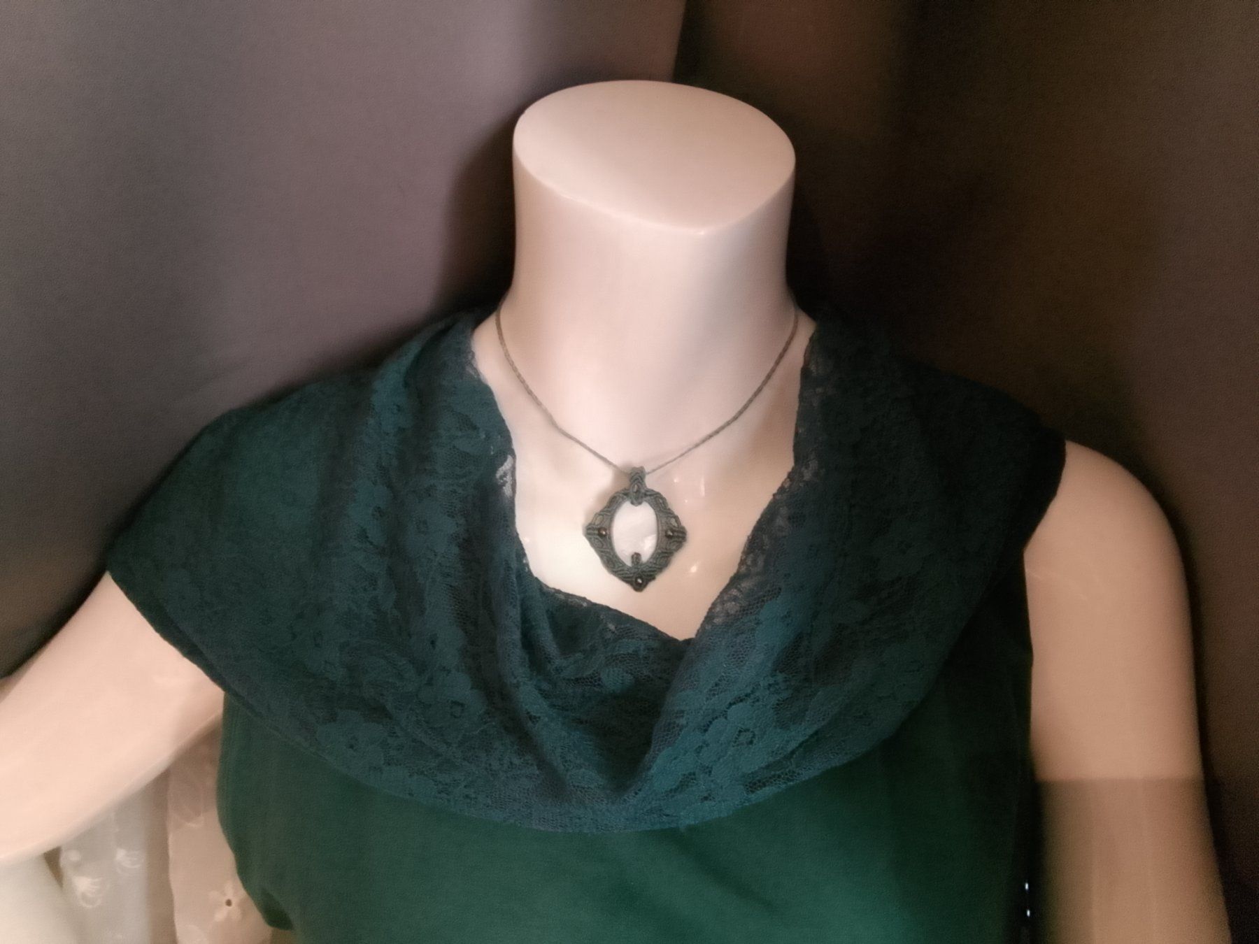 Catenine: Makramee Kette mit Perlmutt – Nuovo (secondo la descrizione) da Pfäffikon ZH venduto da Emporos_42