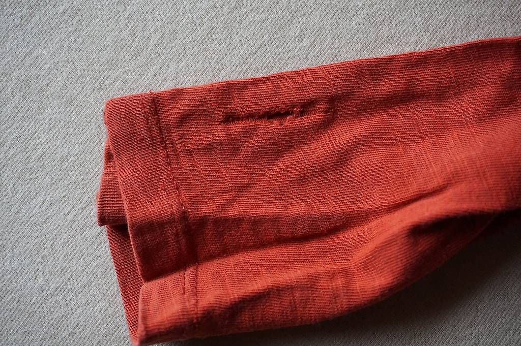 Maglioni & Felpe: Dünner Pullover mit Dino Grösse 134 – Usato da Meinisberg venduto da Faithles1 2