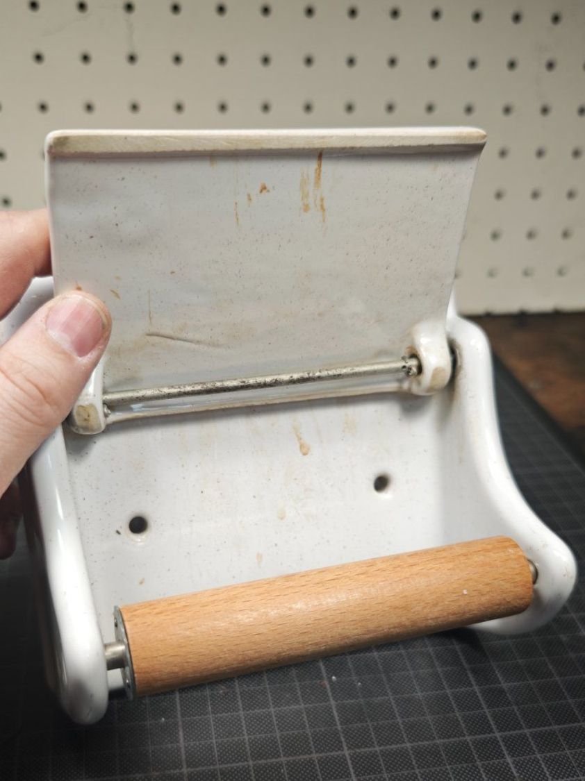 Altri accessori per il bagno: Wunderschöne alte Keramischer  WC Rollenhalter – Usato da Gelterkinden venduto da MYSTOREFORYOU4460