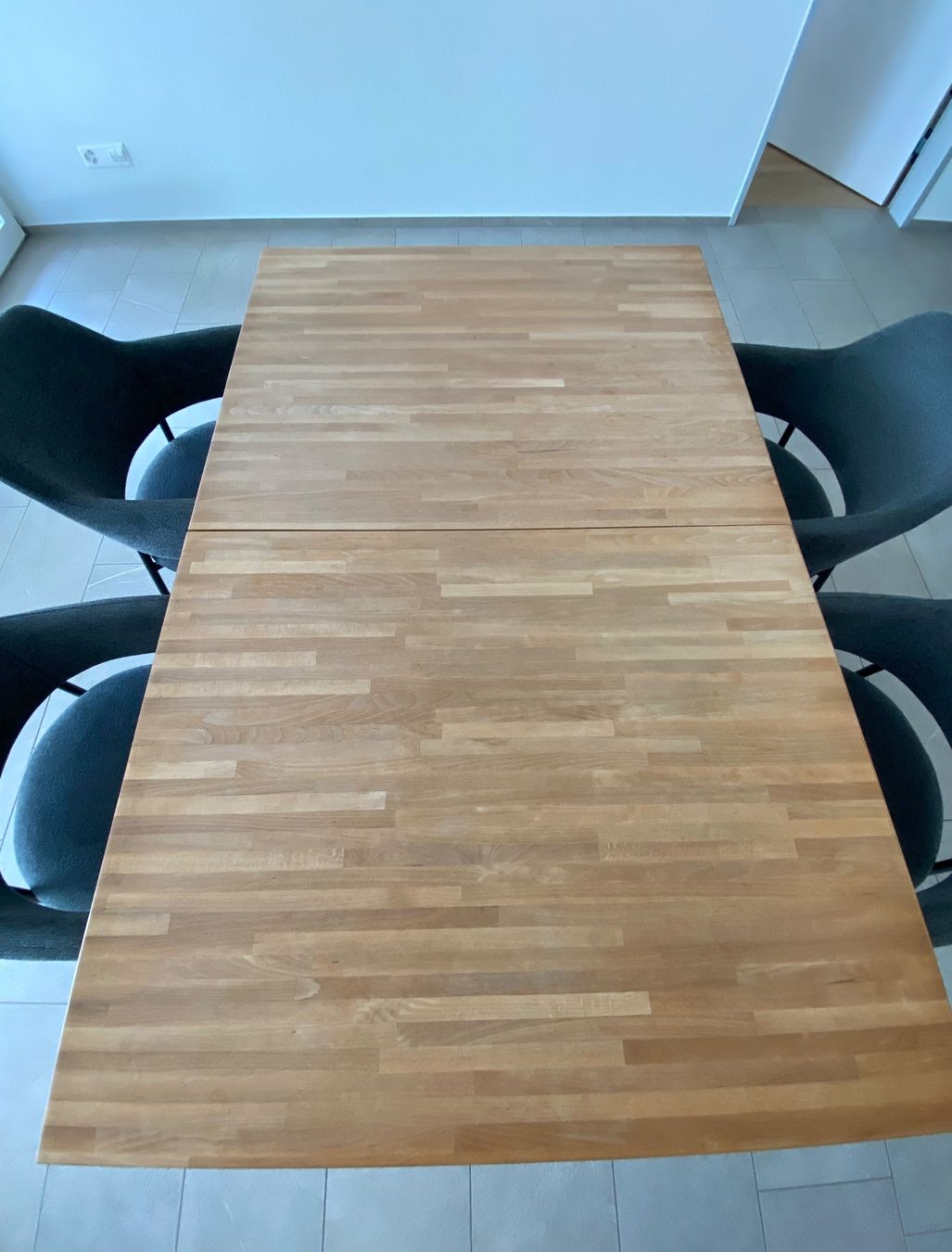 Set de table et chaises: Tisch mit 4 Stühlen – D'occasion à St. Gallen par lar_9nys 1