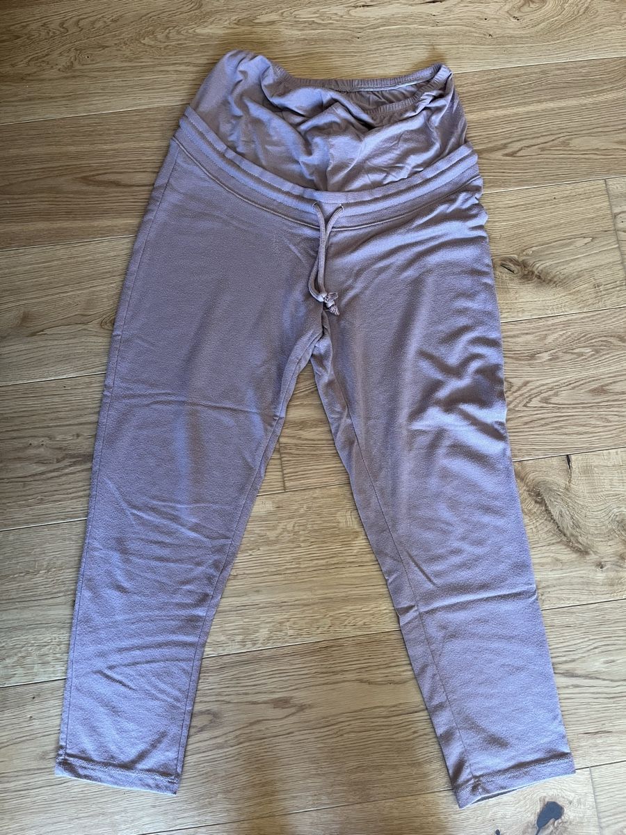 C&A Pantaloni: Trainerhose Schwangerschaft flieder mit elastischem Bund – Usato da Davos Dorf venduto da hoiloi123