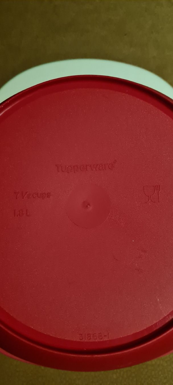 Tupperware Contenitori & Simili: Tupperware Schüssel mit Deckel, rot/weiss – Nuovo (secondo la descrizione) da Münsingen venduto da Cuci31 4