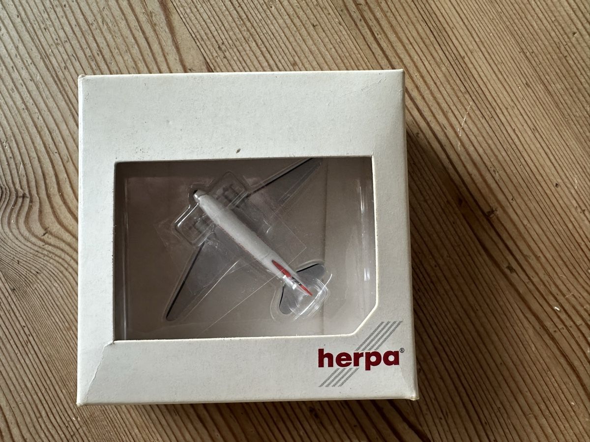 Herpa Kit di modellismo & Modellini statici: Modell DC3-D von Austrian Airlines – Usato da Grenchen venduto da Shyla1611