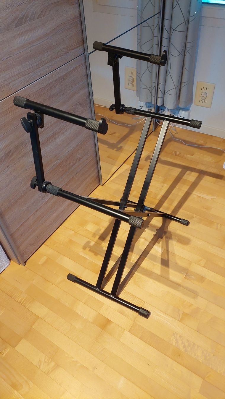 Supports pour instruments & partitions: Doppel Keyboardständer robust – D'occasion à Arisdorf par GoodJoice 2