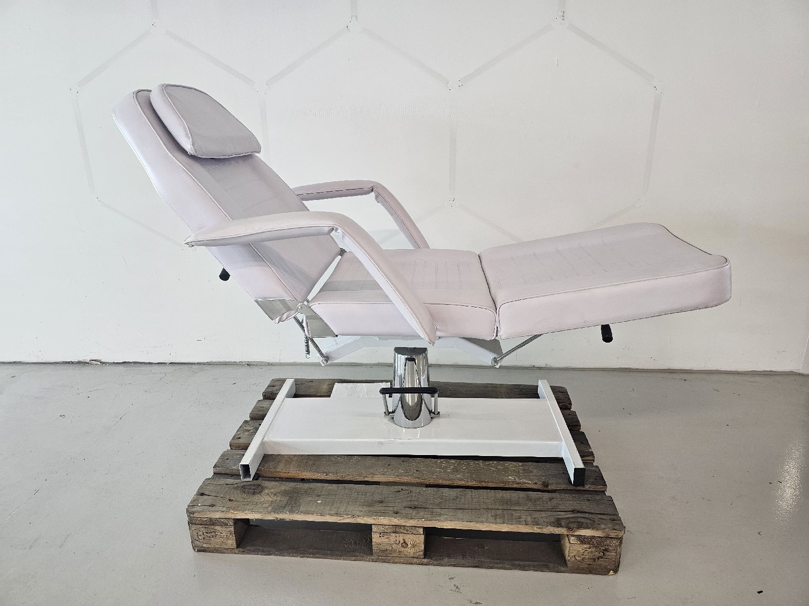 Lettini & sedie per cosmetici: Kosmetik- Massageliege – Usato da Winterthur venduto da JaskoSa