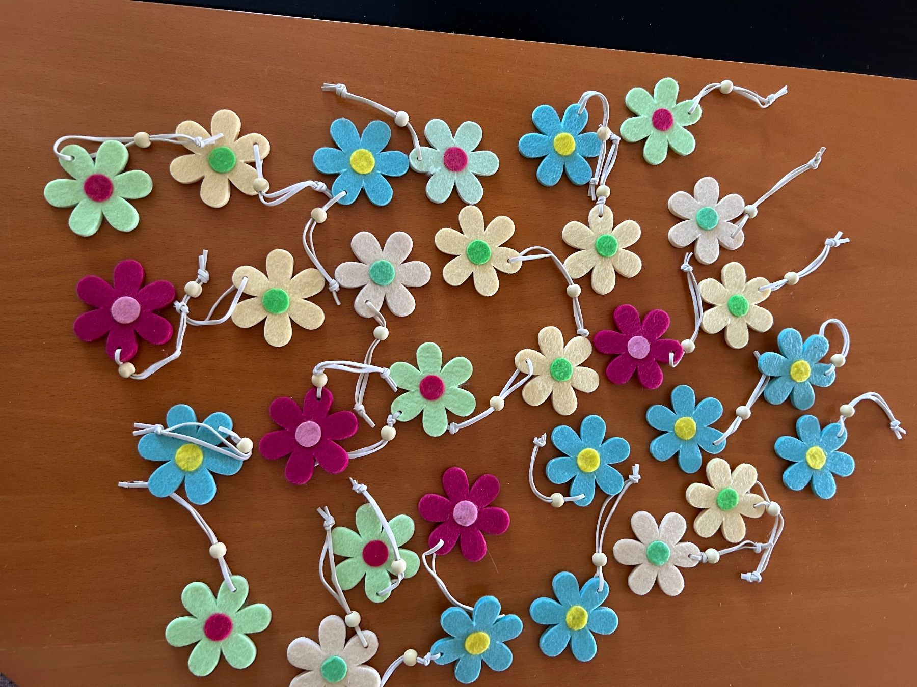 Alle Dekorationen: 30 Stück Filzblumen – Gebraucht aus Olten von Pablo7 1