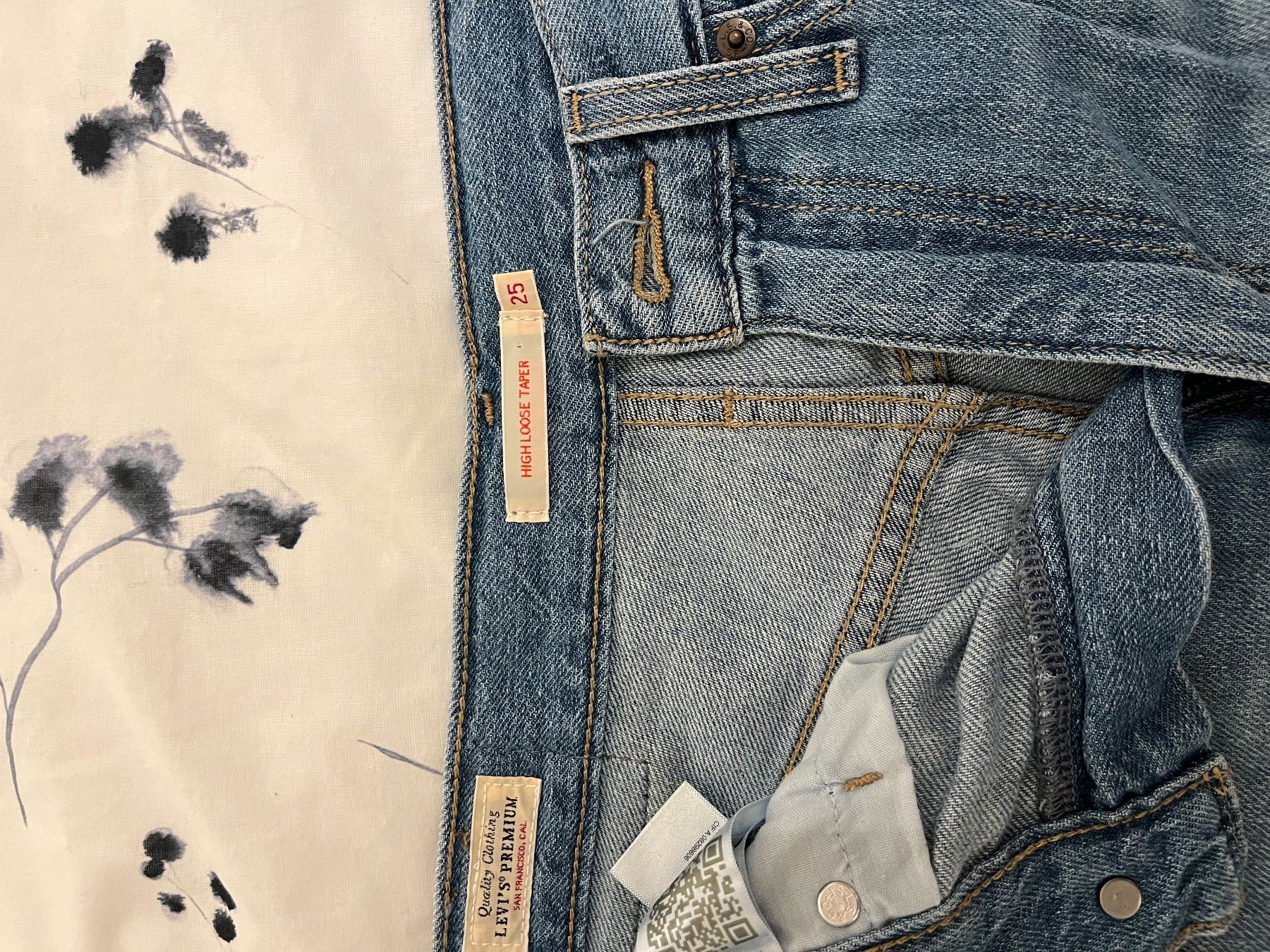Levi's Jeans: Levis Jeans High Loose Taper Gr. 25 – D'occasion à Zürich par ana_j7lv 3