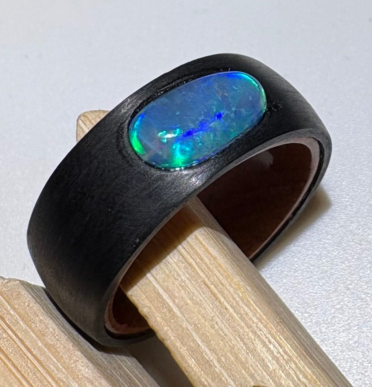 Anelli: Opal Ring Holz/Carbon, Gr.55 Lightning Ridge Australien – Nuovo (secondo la descrizione) da Wilen b. Wil venduto da Tschirio 3
