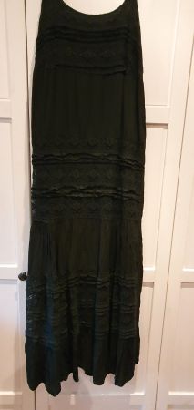 Tolles Maxi Sommerkleid mit Volants und Spitzen