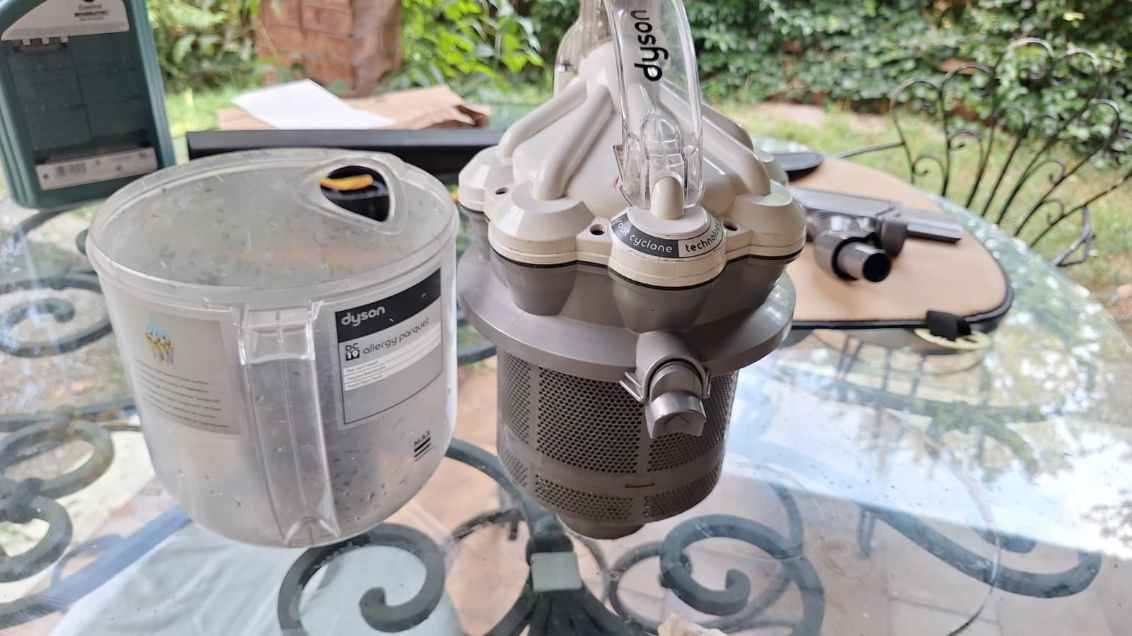 Dyson Aspirapolveri & Accessori: Original Dyson DC19/DC19T2 Zyklon-Staubbehälter – Usato da Küssnacht am Rigi venduto da CALIFRASQUI 2