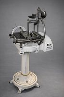 Exklusive Berkel Modell 7 Creme mit Sockel
