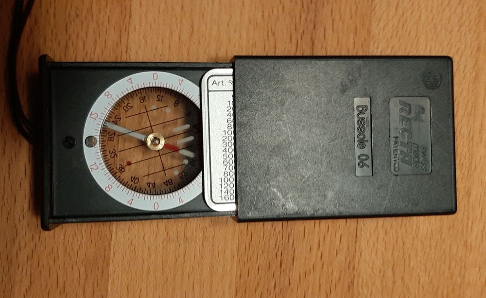 RECTA BIENNE SUISSE VINTAGE BOUSSOLE de l'armée ARMY swiss COMPASS