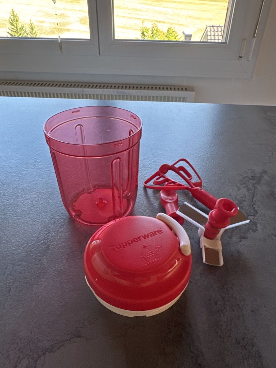 Tupperware Küchengeräte: Tupperware Schnitzelwerk Zerkleinerer  – Gebraucht aus Densbüren von Dane30