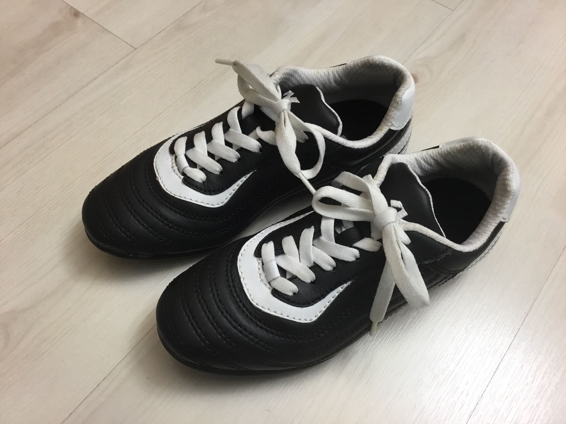 Navyboot Herrenschuhe: Navyboot Sneaker schwarz Grösse 37 – Neu (gemäss Beschreibung) aus Oberhof von Hibrzel