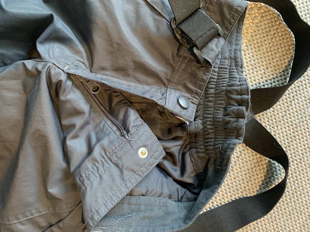 Pantalons: Skihose dunkelgrau Grösse 98 / 104 – D'occasion à Otelfingen par che_26d5 2