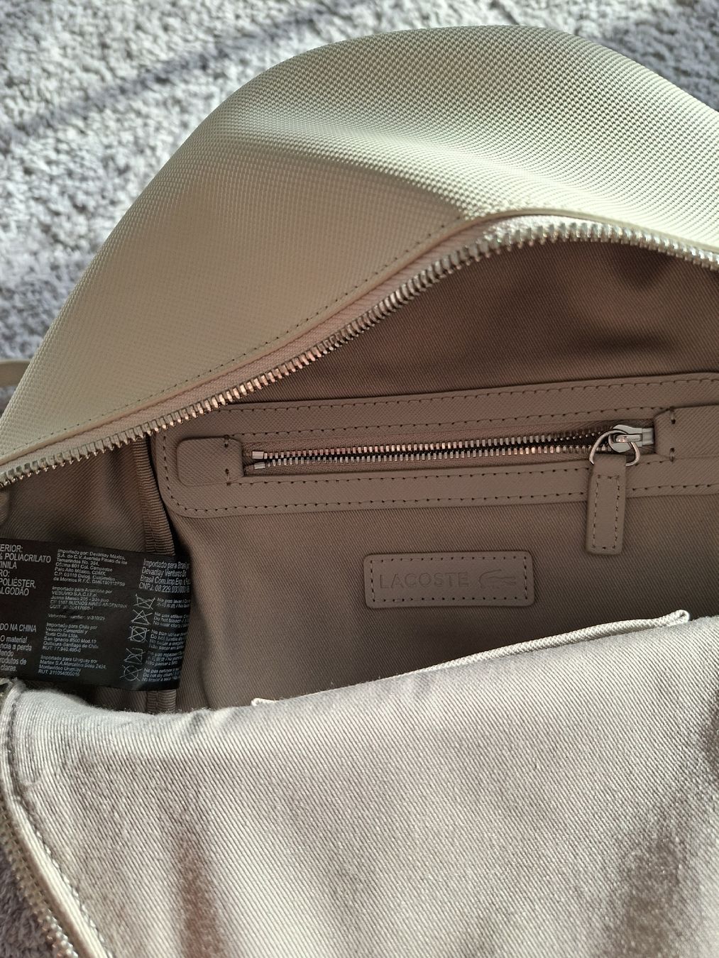 Lacoste Rucksäcke: Sac à dos Lacoste beige taille unique bon état – Gebraucht aus Renens VD von ser_j2fn 4