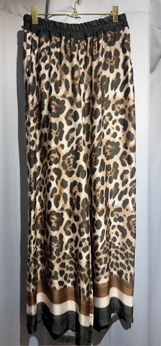 Pantaloni: Lässige weite Leohose oder Ensemble – Nuovo e nell'imballaggio originale da Zürich venduto da Naebeli 1
