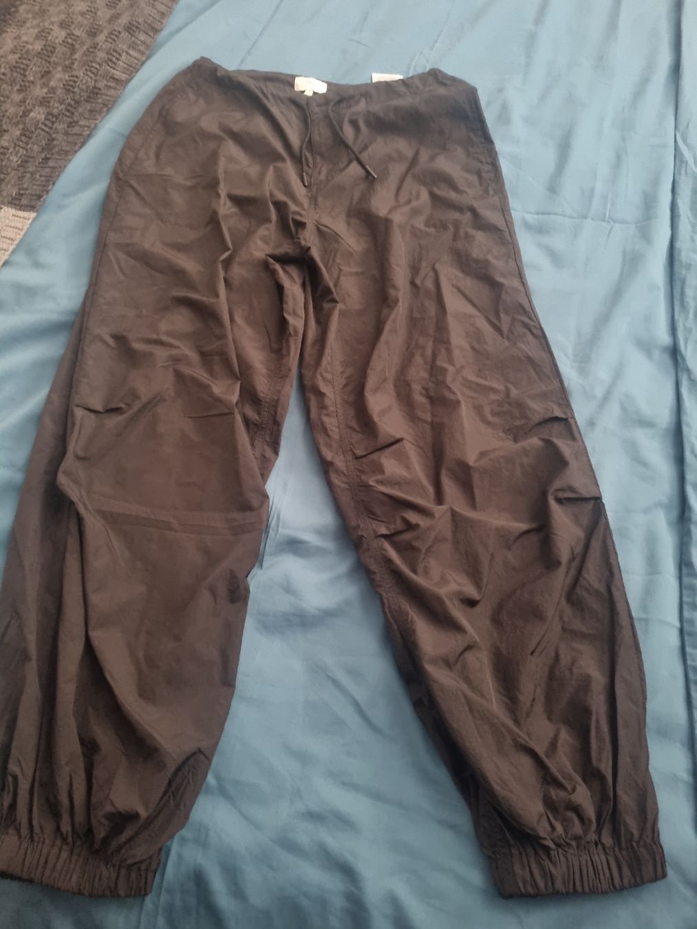 Only Pantalons: coole stoffhose – Neuf avec emballage d'origine à Döttingen par Mass-krisG