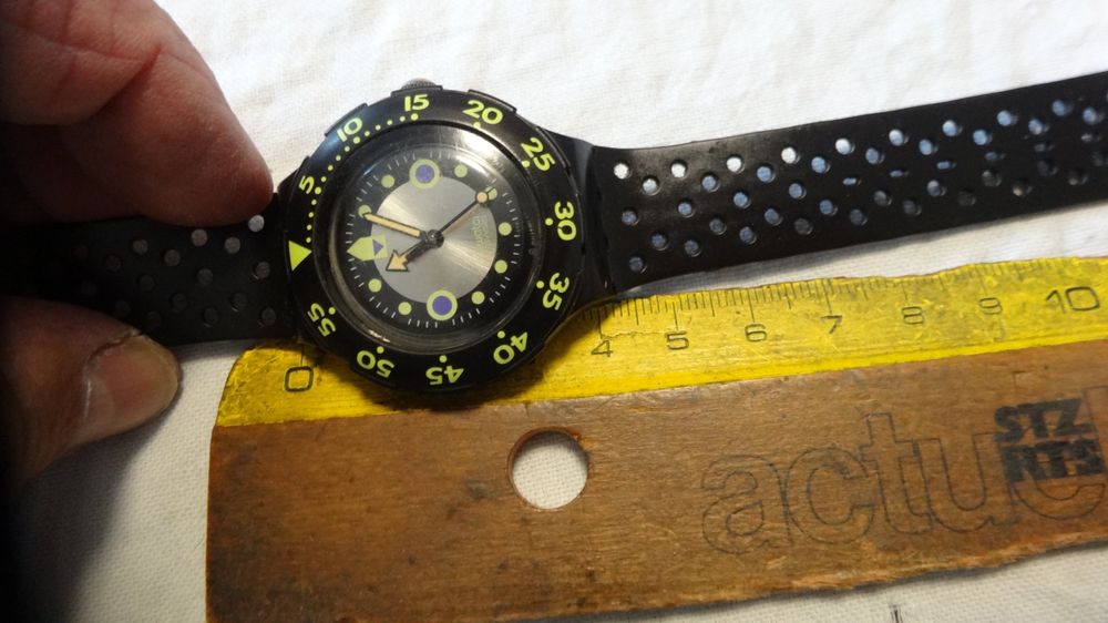 Swatch Montres: S-WATCH  SCHÖNE HERREN UHR,QUARTZ.SCHÖNE FARBE.LÄÜFT – D'occasion à zürich par ahmad01 4