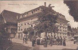 Schwarzenburg BE Gasthof zum Bären viele Leute  , ca.1900