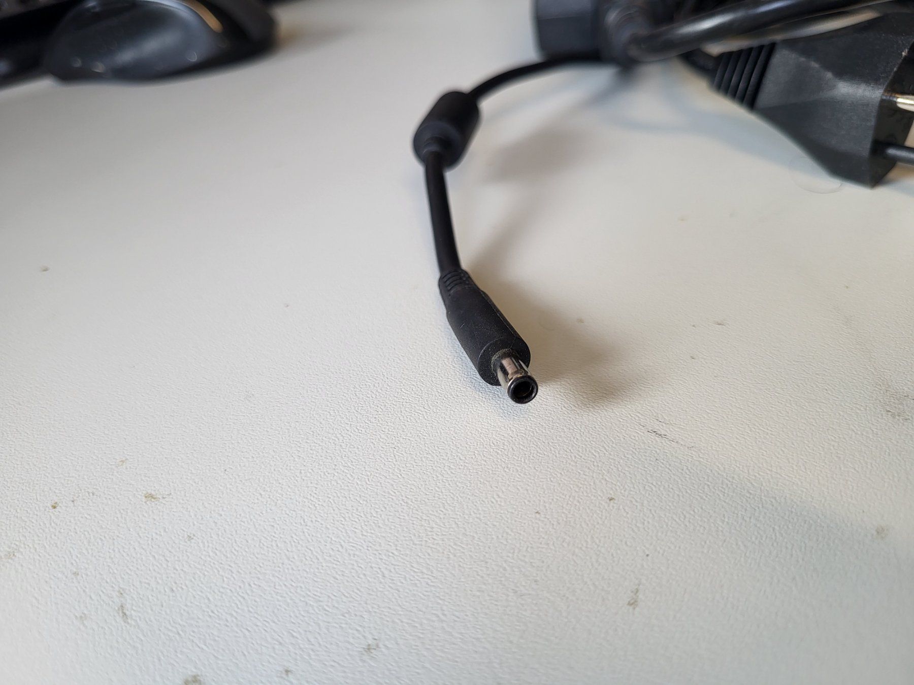 Dell Unità & Adattatore: DELL Netzteil MGJN9 / Adapter – Usato da Rümlang venduto da Greenliff 3