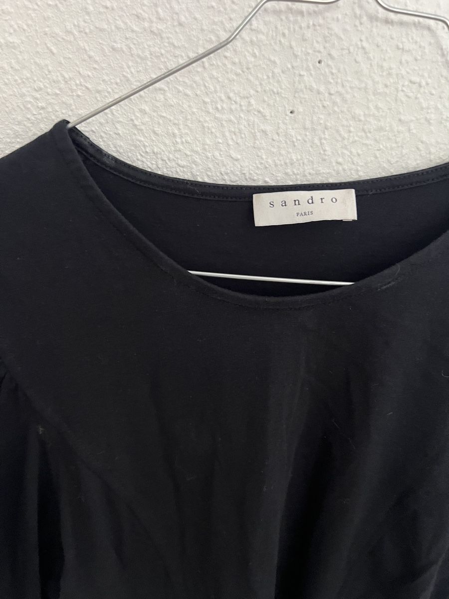 Sandro Tops: Pull Sandro noir, manches bouffantes, taille 3 – D'occasion à Montreux par ZeAe 1