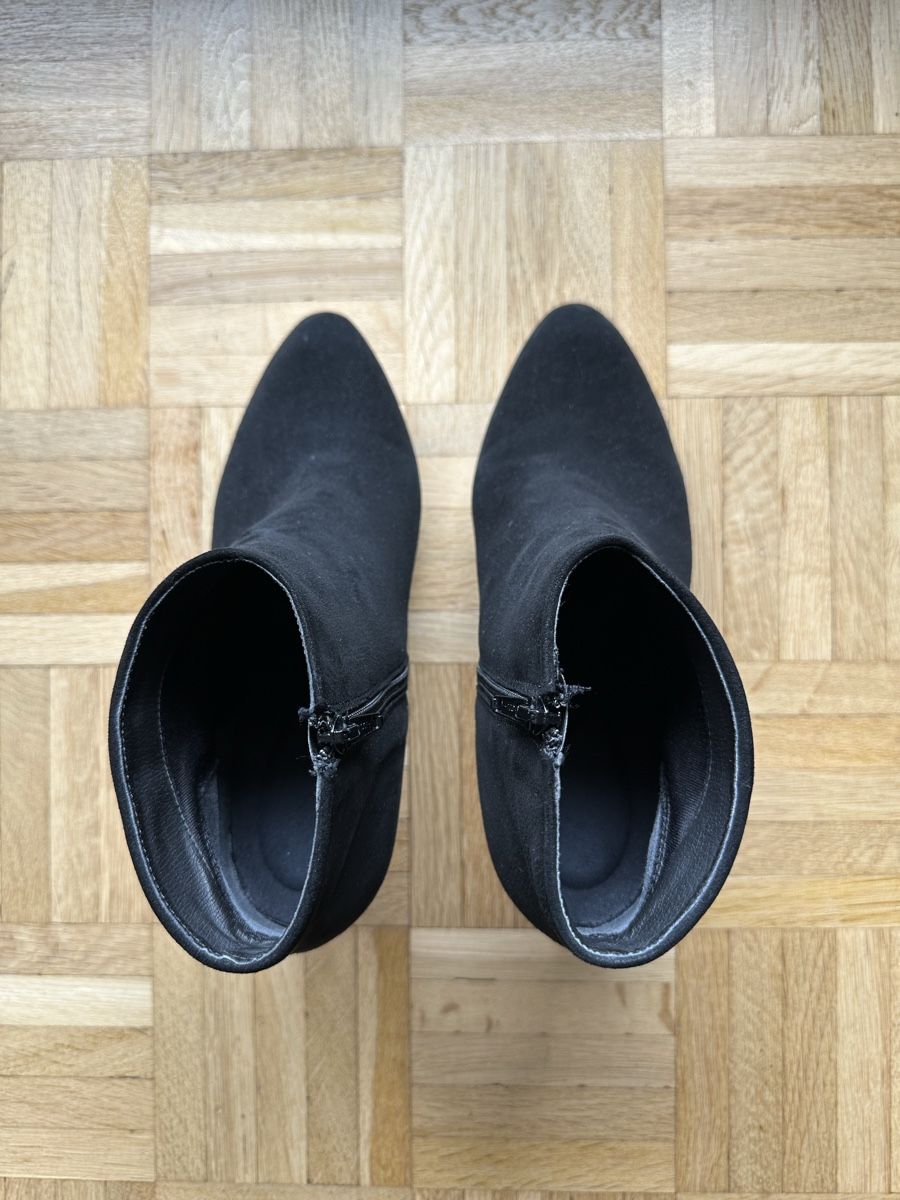 Scarpe da donna: Black leather boots T-39 – Usato da Epalinges venduto da Lily2006