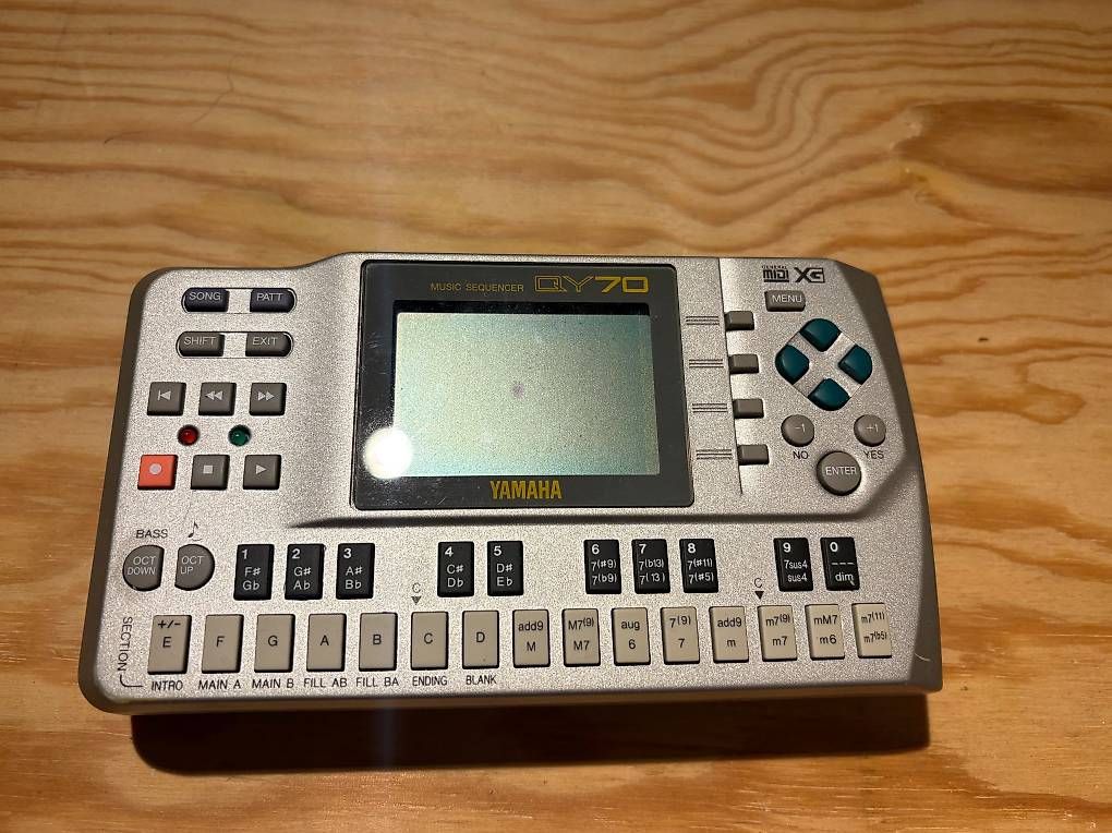 Yamaha Musikinstrumente: Séquenceur Yamaha QY 70 – Gebraucht aus Lausanne von semions